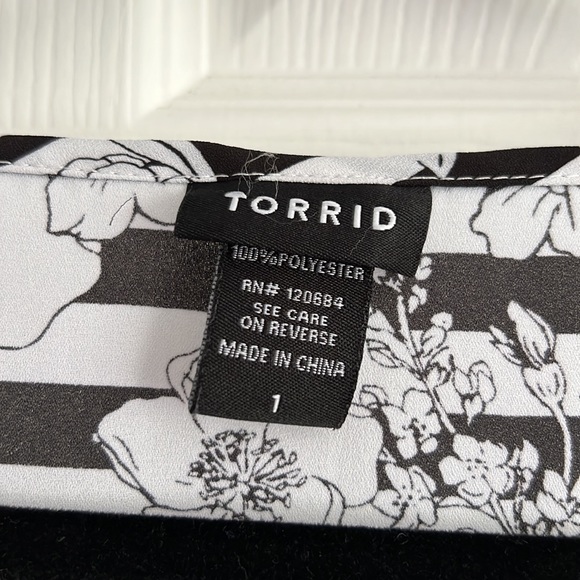 Torrid, 1, Black and White Striped Floral Tank Top w/Front Pocket - Picture 4 of 5